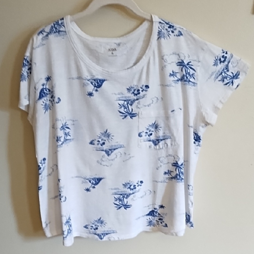 a. n. a FUN SUMMER T-SHIRT, BLUE AND WHITE PRINT, VERY SOFT